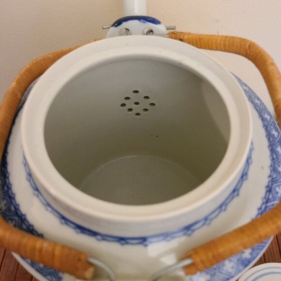 Vintage Chinese Chinoiserie Porcelain Blue & White Large Wedding Tea Pot - Picture 9 of 16